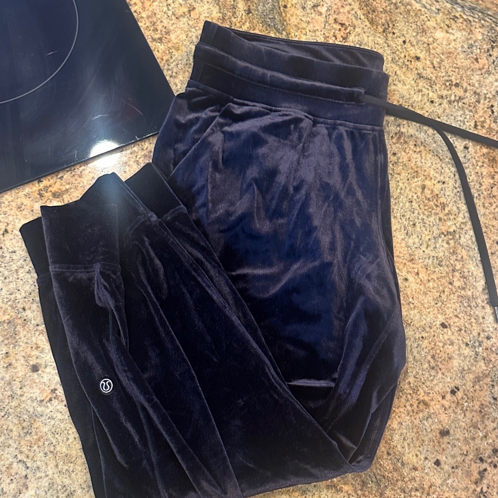 EUC Lululemon Navy Velvet Joggers